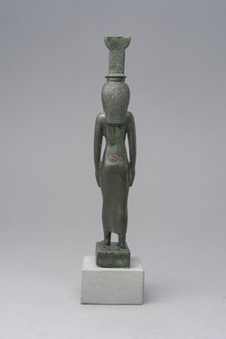 Göttin Nephthys, schreitend
