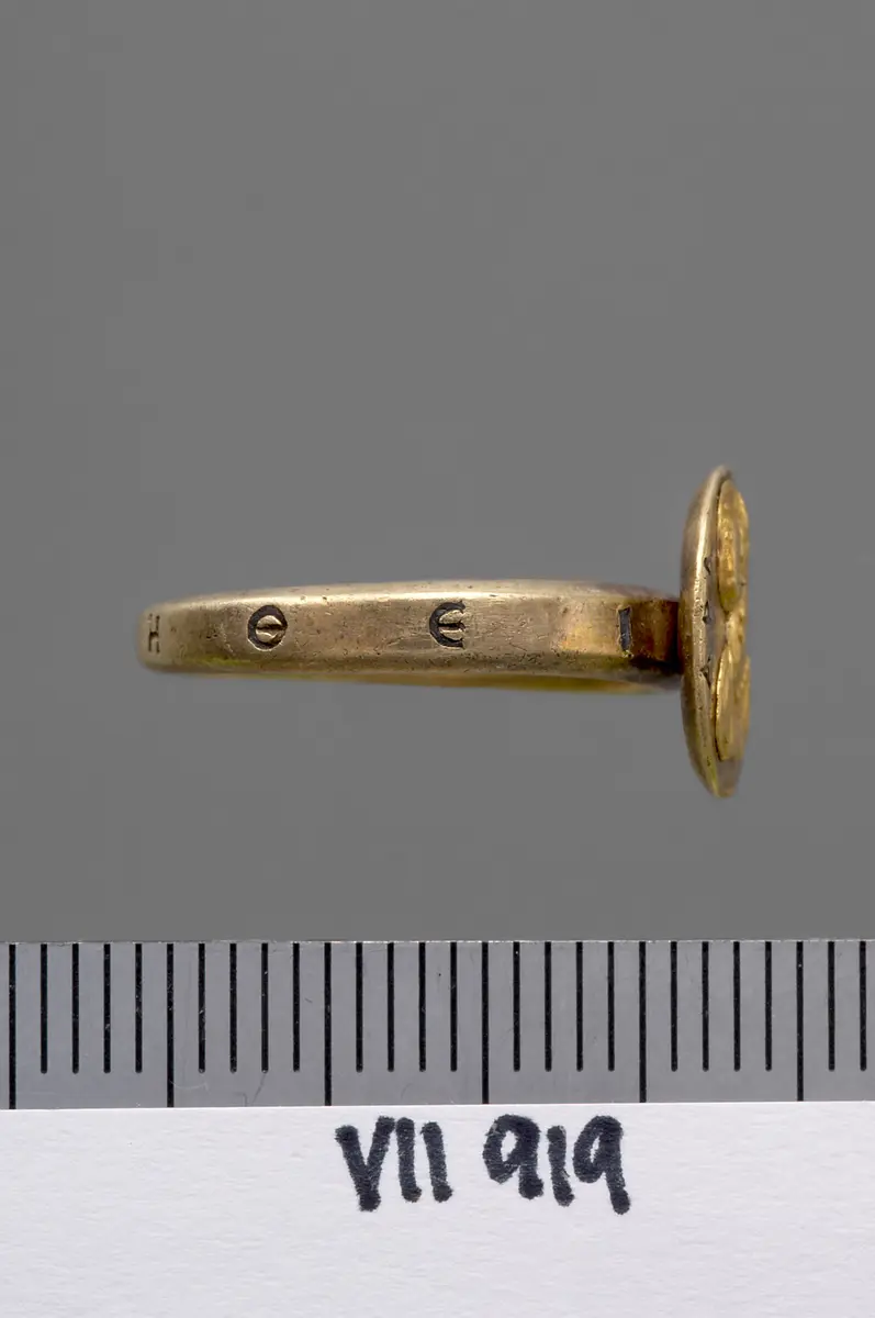 Fingerring mit Porträt der Araxia