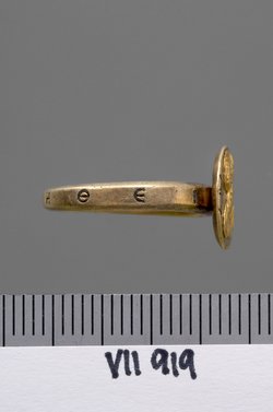 Fingerring mit Porträt der Araxia