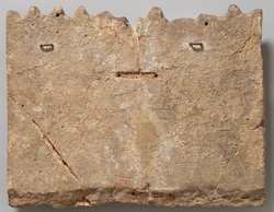 Aufsatzplatte: Zwei Satyrn bei der Weinlese
