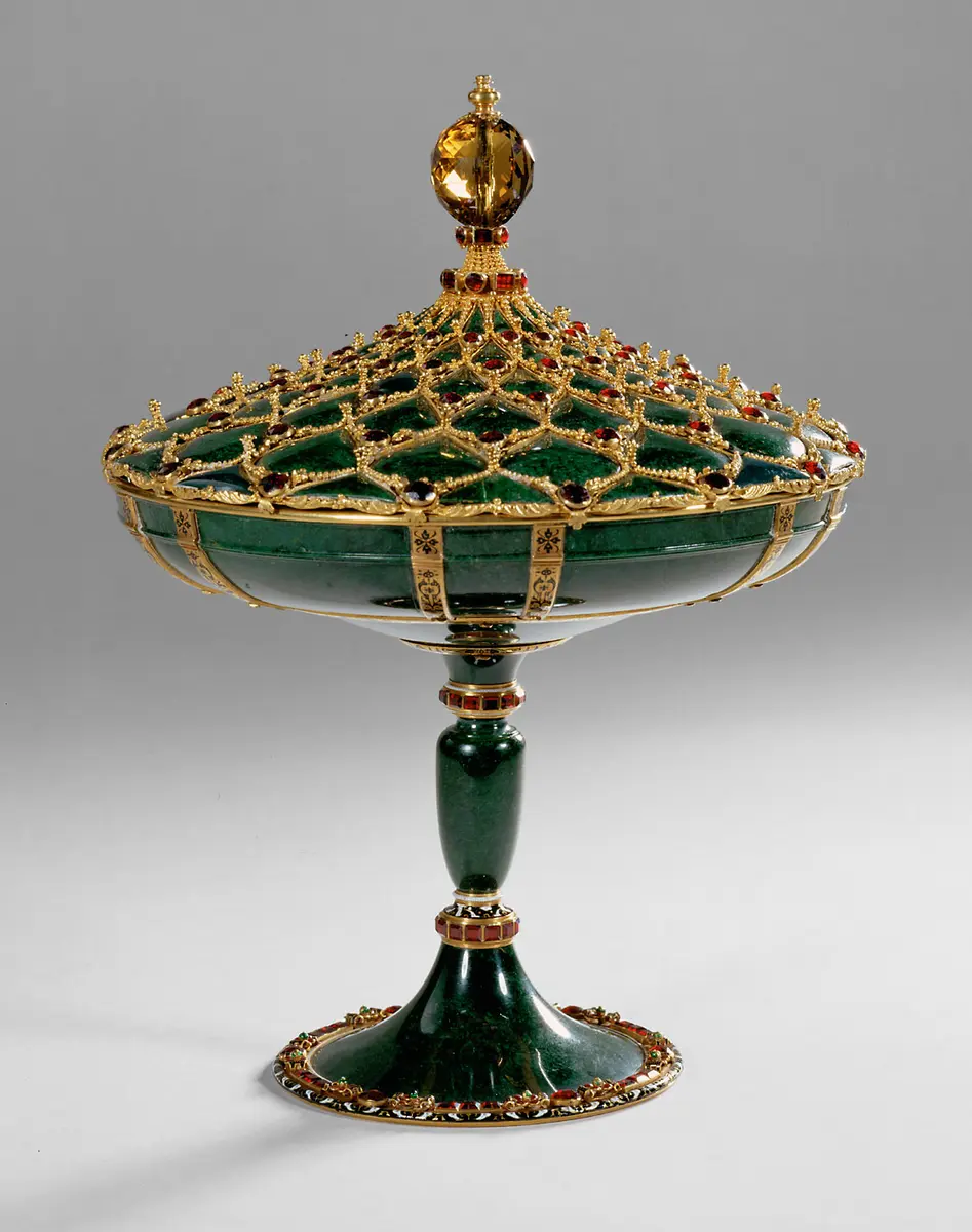 Tazza mit Deckel auf hohem Fuß