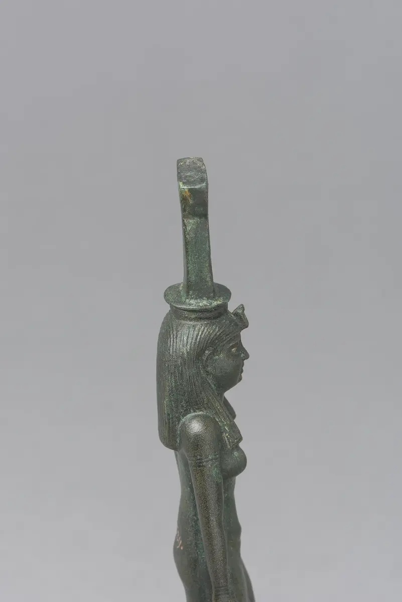 Göttin Nephthys, schreitend