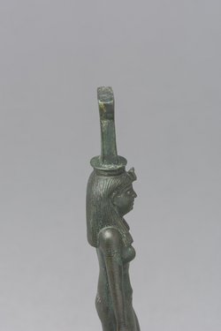 Göttin Nephthys, schreitend