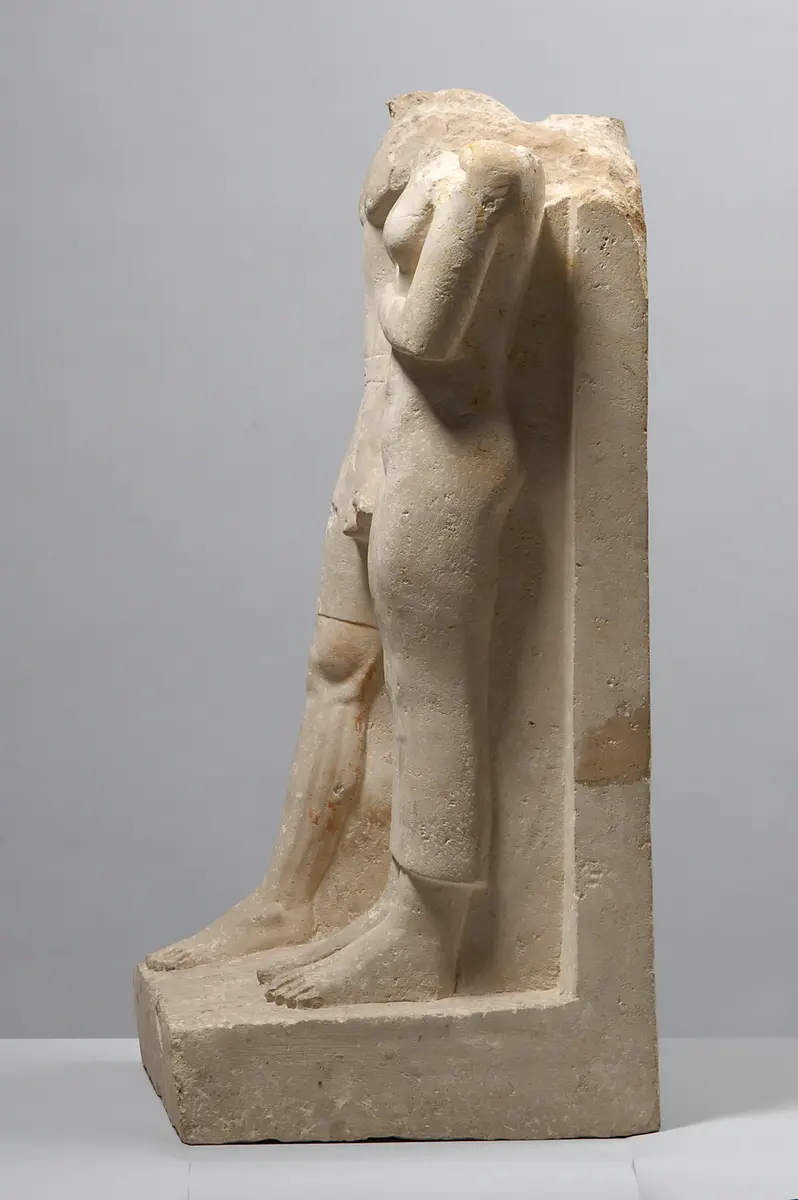 Gruppenstandbild des Pehen-ptah und seiner Mutter Imen-djefa-es