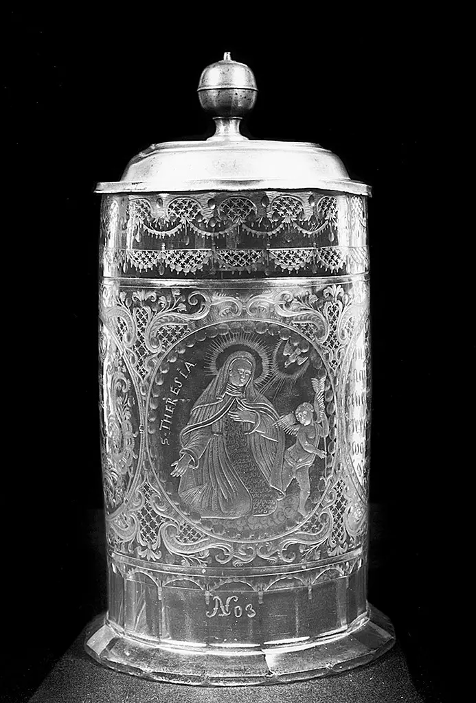 Zinnmontierter Henkelkrug mit der heiligen Theresia