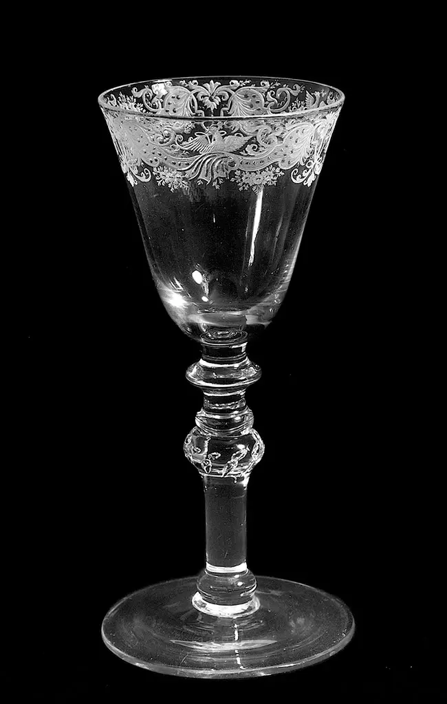Kelchglas mit Rokokobordüre