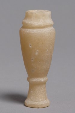 Kleine Vase mit Untersatz