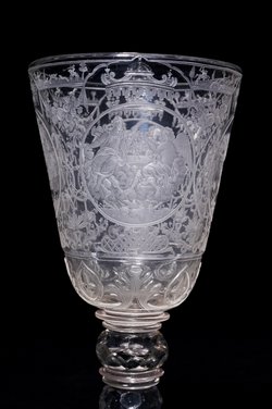 Pokal mit mythologischen Darstellungen