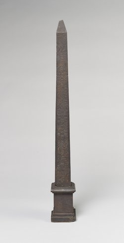 Miniaturnachbildung eines Obelisken von Sethos I. und Ramses II. aus Heliopolis