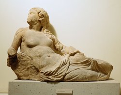 Gelagerte Frau