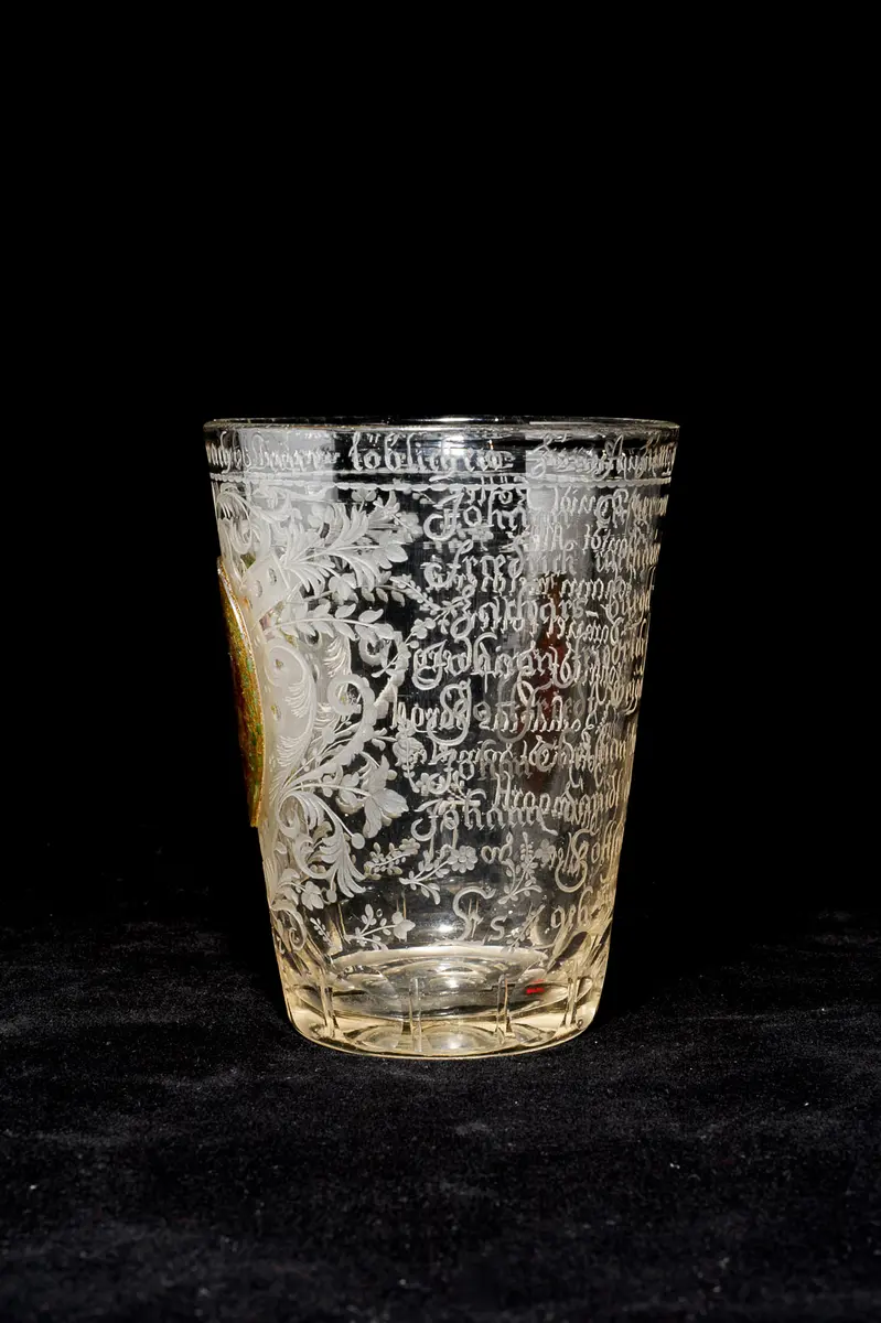 Becher mit Schusterzunft von Iglau mit Zwischengoldmedaillon