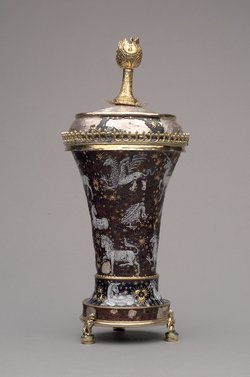 Deckelbecher