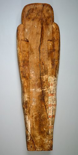 Mumienförmiger Sarg des Cheb-chons-na-diri mit weiblicher Mumie