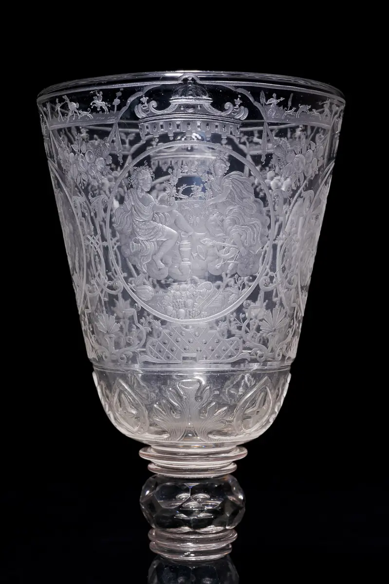 Pokal mit mythologischen Darstellungen