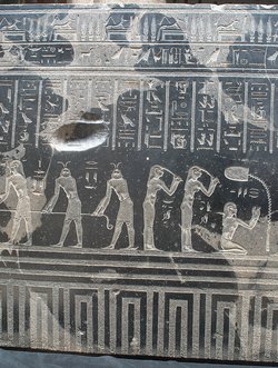 Sarkophag des Priesters Nes-schu-tefnut