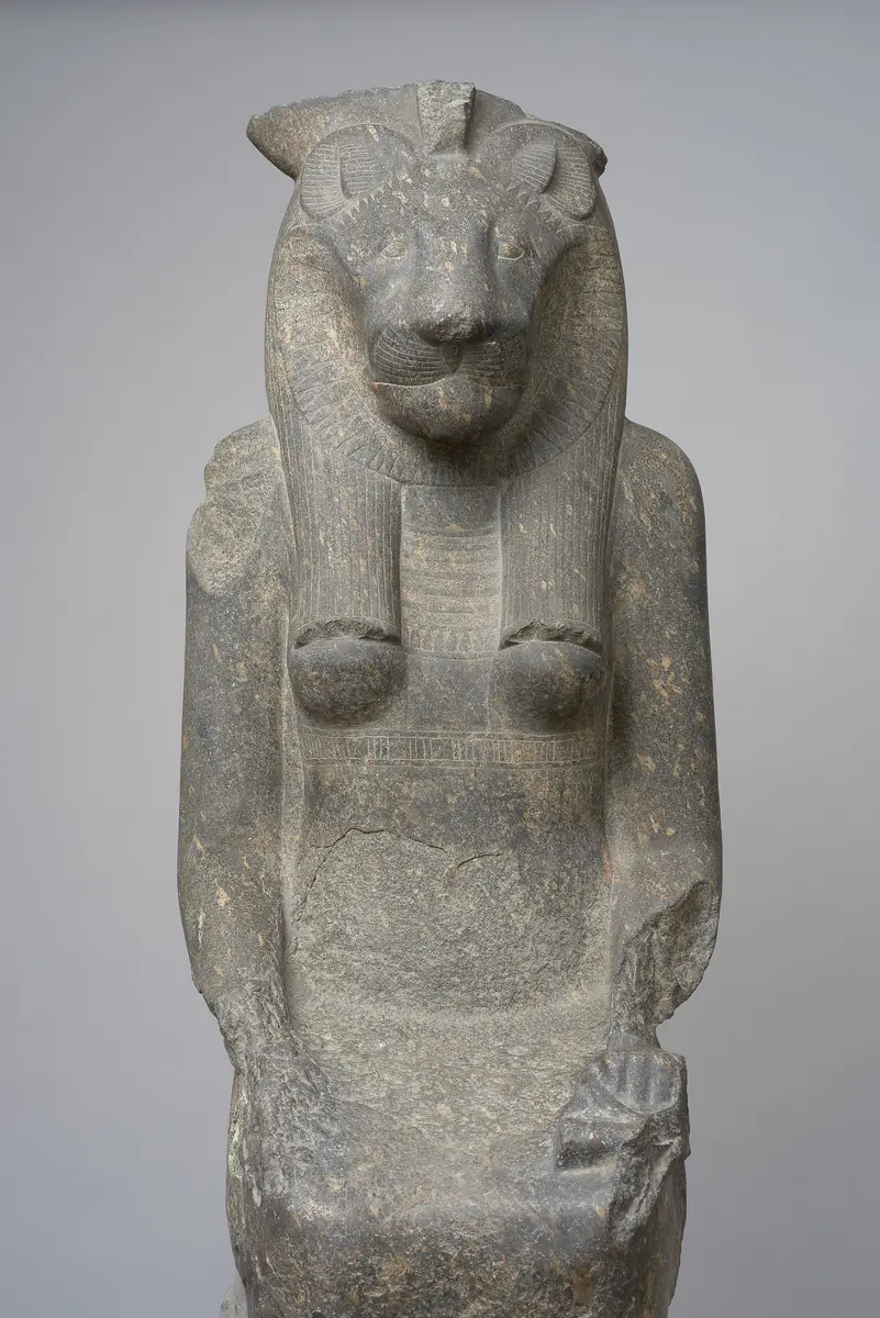 Sitzstatue der Göttin Sachmet