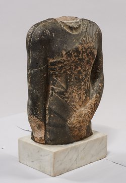 Torso der Gewandstatue eines Mannes