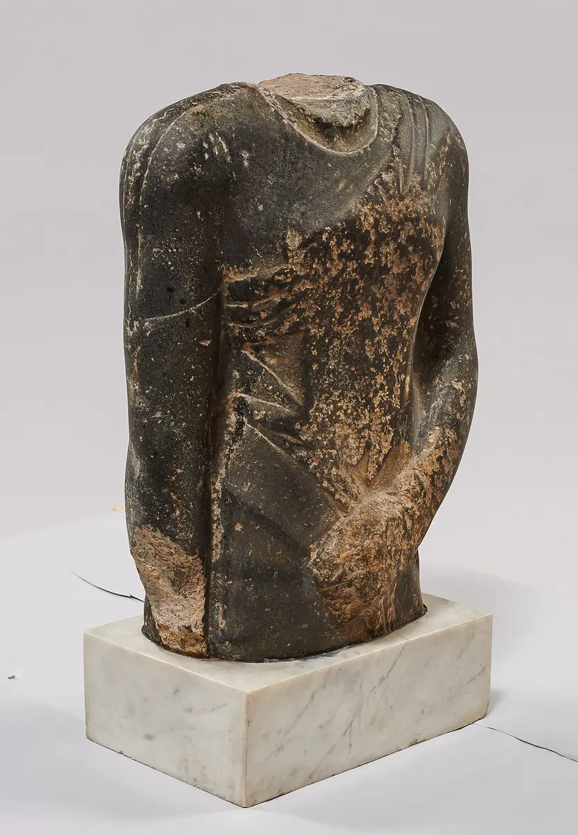 Torso der Gewandstatue eines Mannes