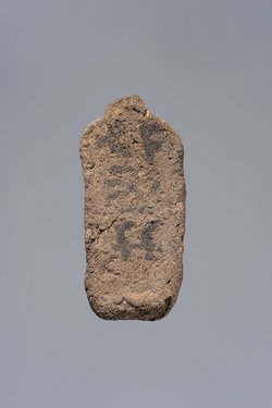 Ächtungsfigur mit Aufschrift