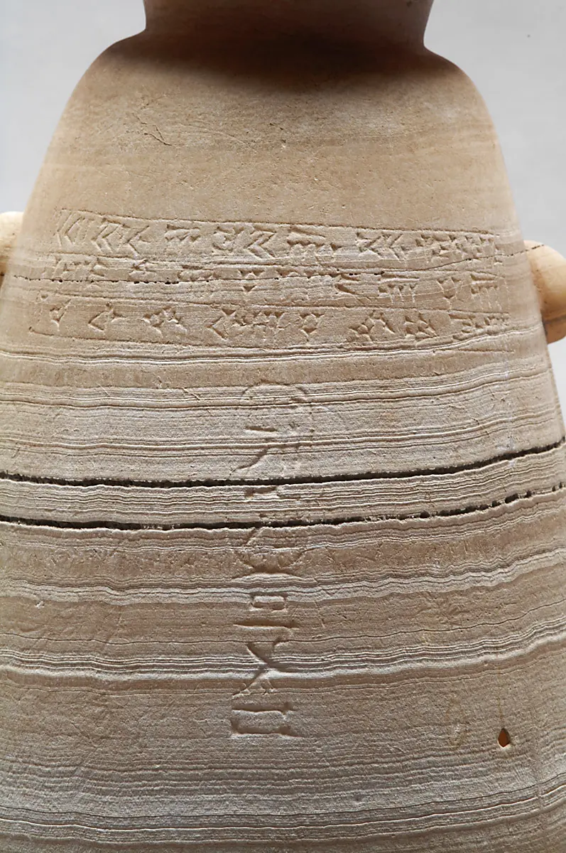 Großes Alabastron des Xerxes mit viersprachiger Inschrift