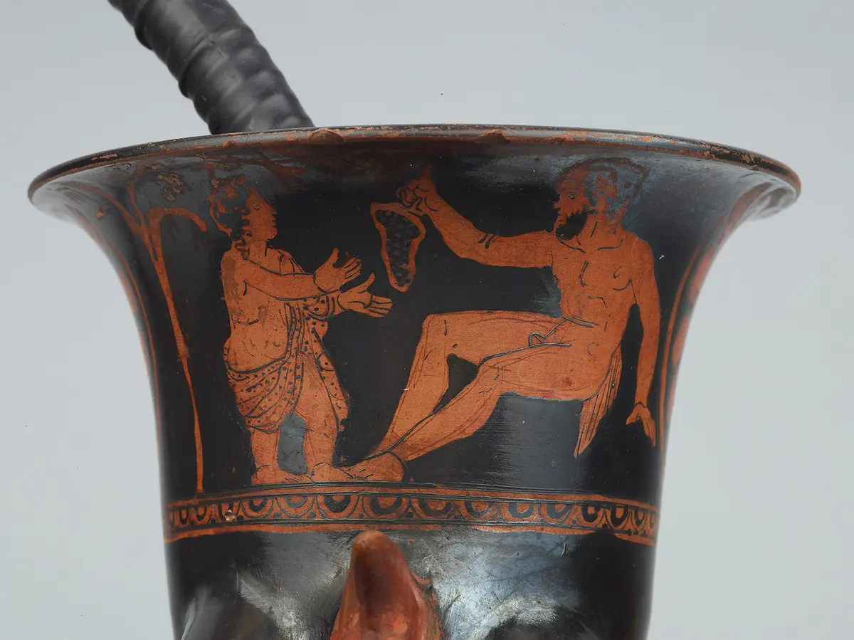 Rhyton mit Greifenkopf
