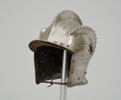 Dreikammige Sturmhaube