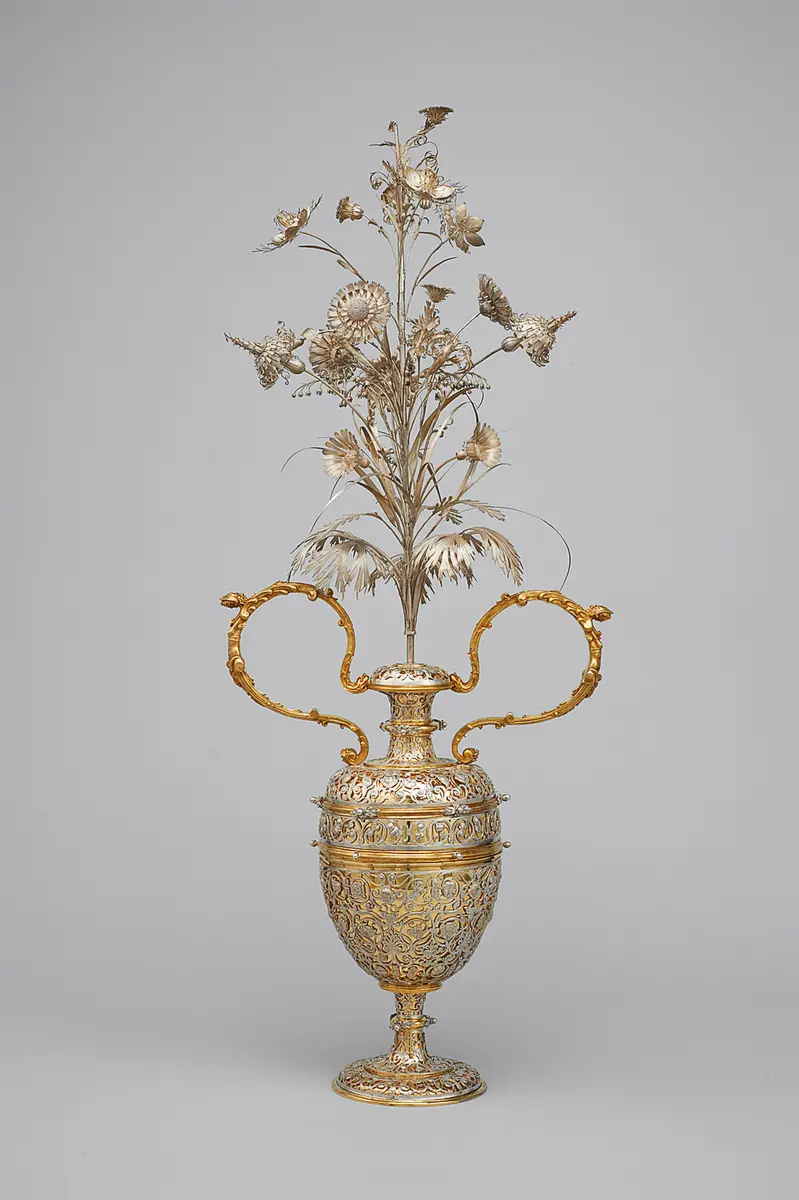 Vase mit Silberblumen