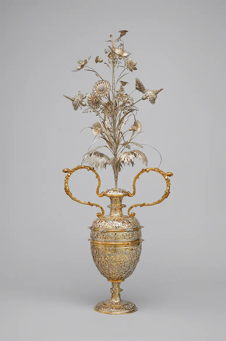 Vase mit Silberblumen
