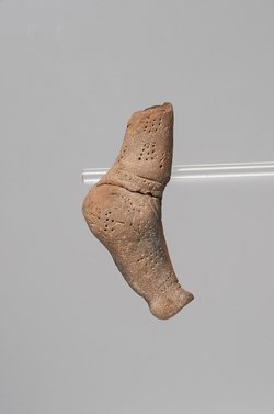 Figur einer sitzenden Frau