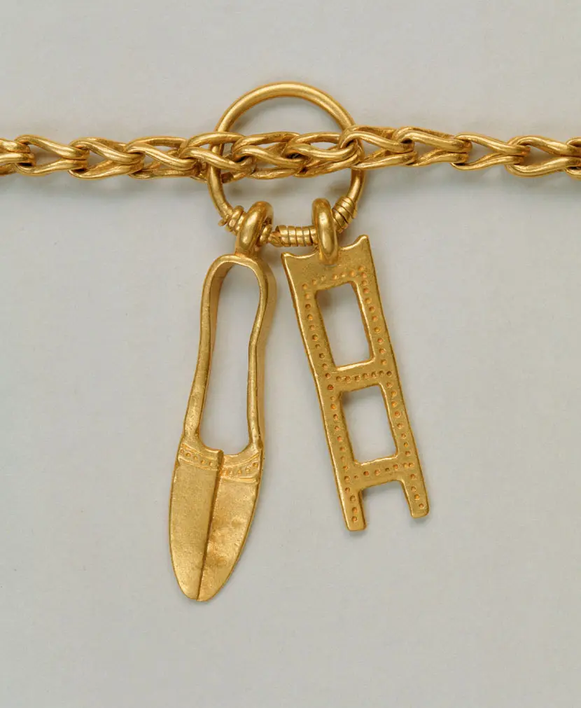 Goldkette mit 52 Anhängern