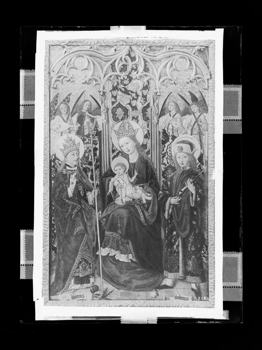 Eggenberger Altar Mitteltafel: Muttergottes mit den Heiligen Fabian und Sebastian