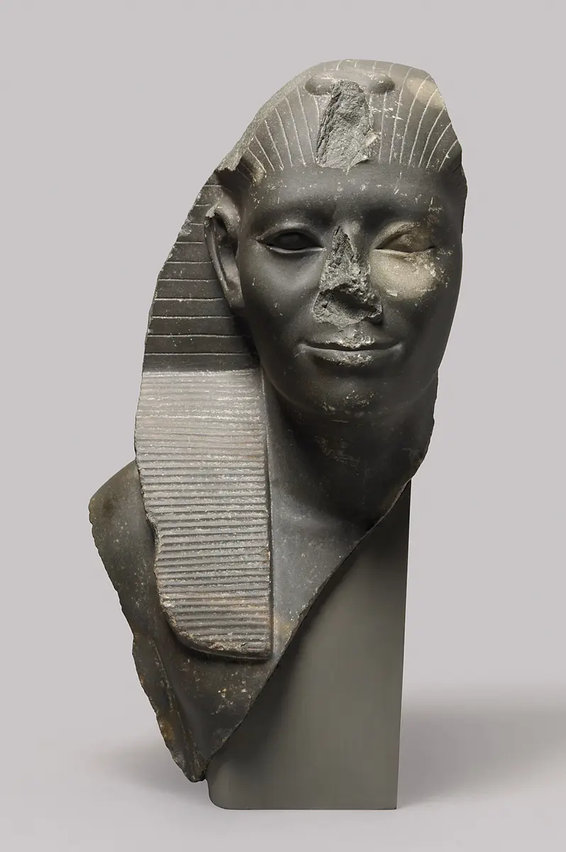 Büste einer Statue von König Amenemhet V. Sechemkare