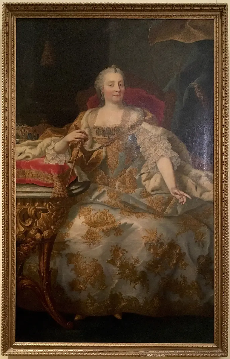 Kaiserin Maria Theresia (1717-1780) in weißbesticktem Seidenkleid