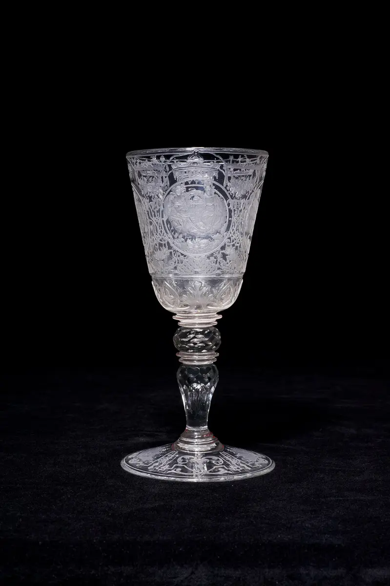 Pokal mit mythologischen Darstellungen