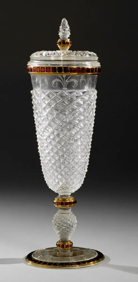 Spitzpokal mit Deckel
