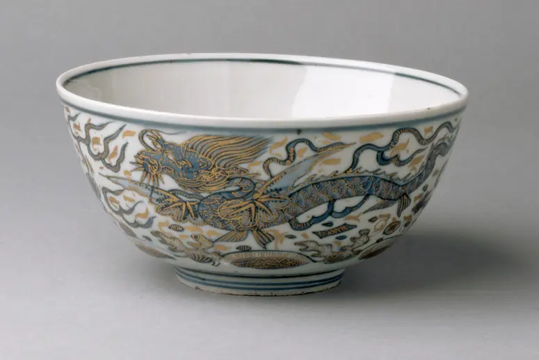 Schale mit Golddekor