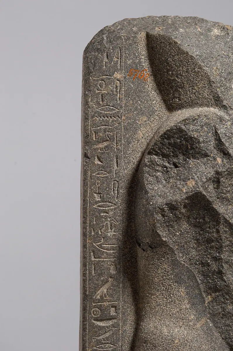 Fragmentierte Statue des Cha-em-waset