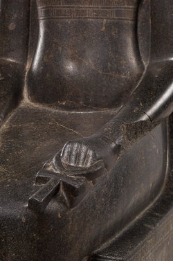 Sitzstatue der Göttin Sachmet