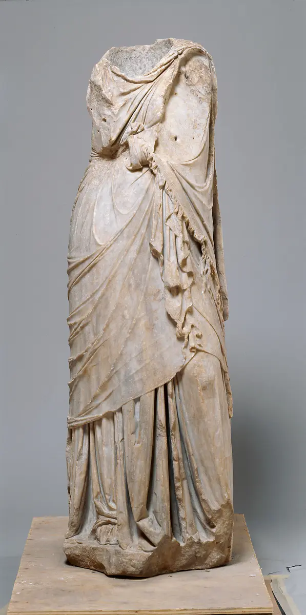 Weibliche Gewandstatue