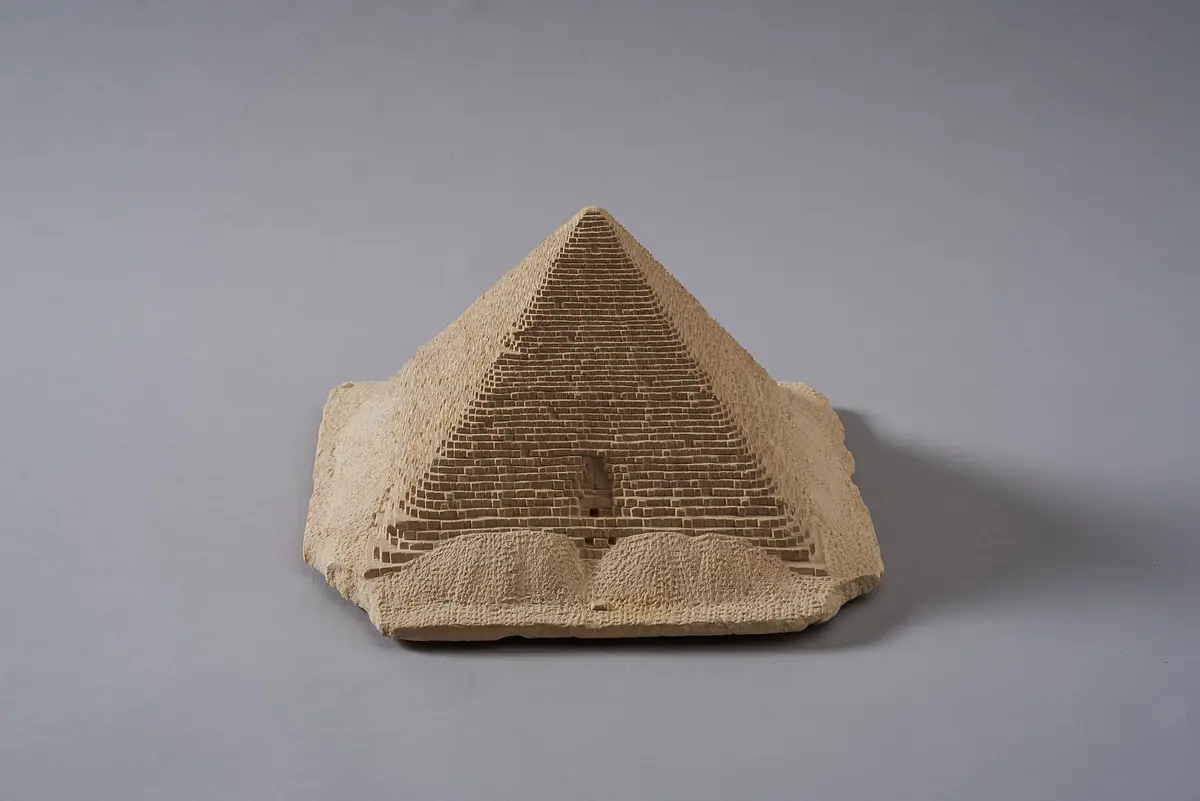Modell der Cheops-Pyramide