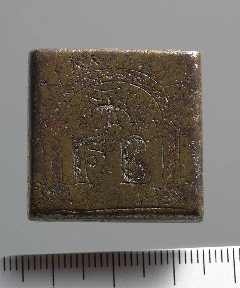 2 Unzen, Kreuz unter Rundbogen