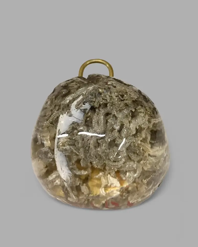 Bergkristall mit eingeschlossenen Silberdendriten