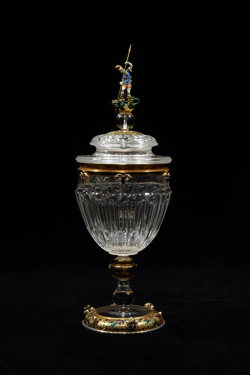 Deckelpokal mit hl. Georg als Drachentöter
