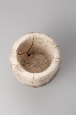 Kanope mit Deckel in Form eines Affenkopfes