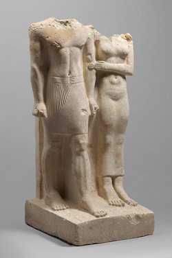 Gruppenstandbild des Pehen-ptah und seiner Mutter Imen-djefa-es