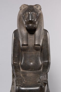 Sitzstatue der Göttin Sachmet