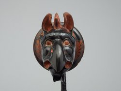 Rhyton mit Greifenkopf