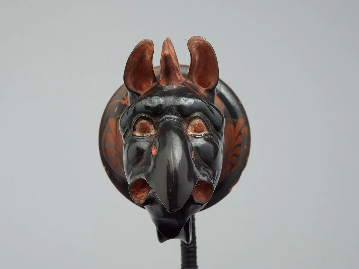 Rhyton mit Greifenkopf