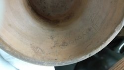 Jugendlicher Dionysos zwischen Silen und Mänaden (A), Drei Manteljünglinge (B)