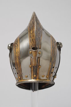 Geschlossener Helm der Prinzengarnitur